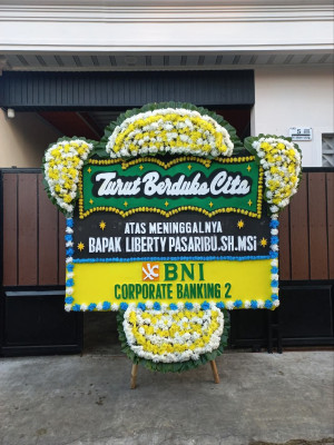Papan Bunga Duka di Cisata